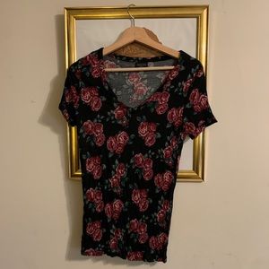 🔮V-neck Rose T-shirt🔮